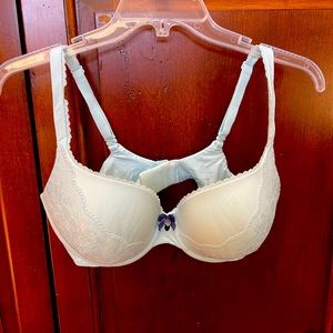 Victoria's Secret Ivory Lace Underwire Bra with Navy Bow